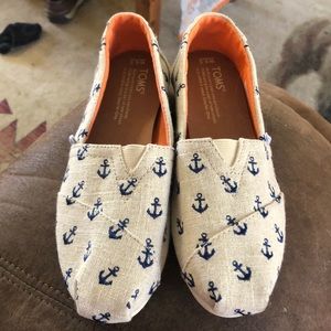 Women’s Toms shoes